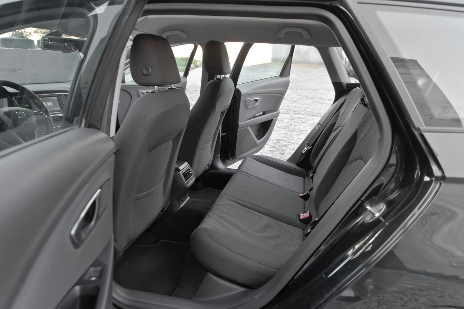 Seat Leon 1.6 TDI full LED, снимка 15 - Автомобили и джипове - 54372521