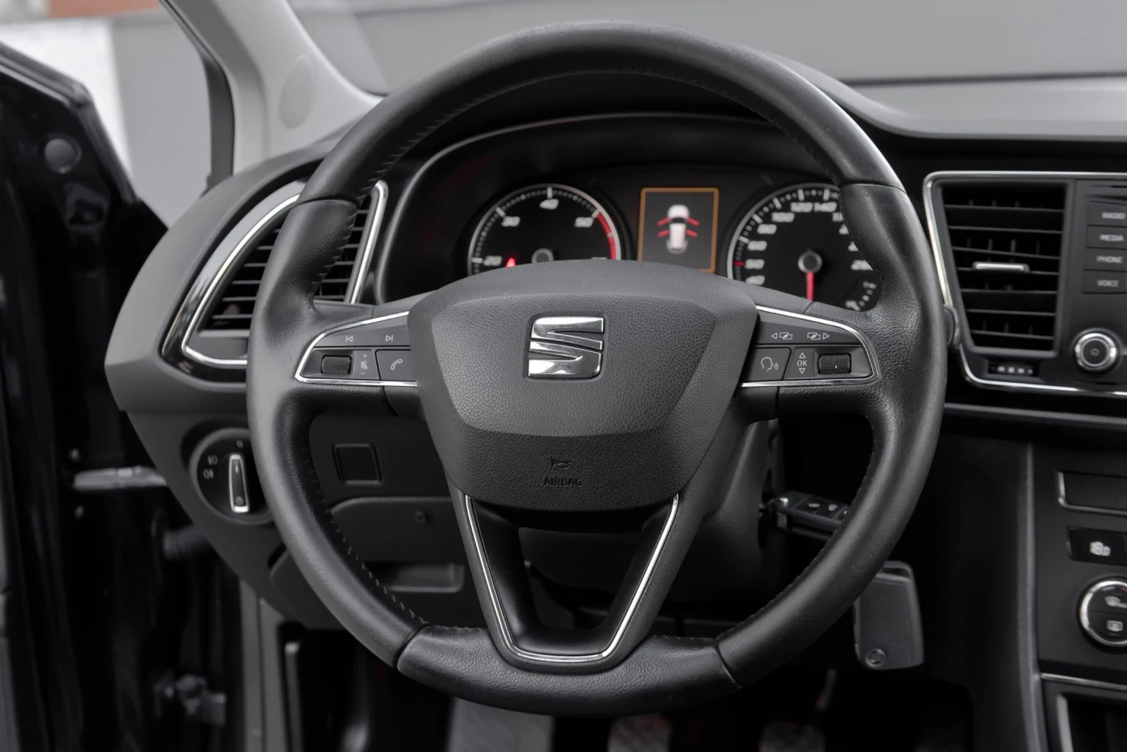 Seat Leon 1.6 TDI full LED, снимка 8 - Автомобили и джипове - 54372521