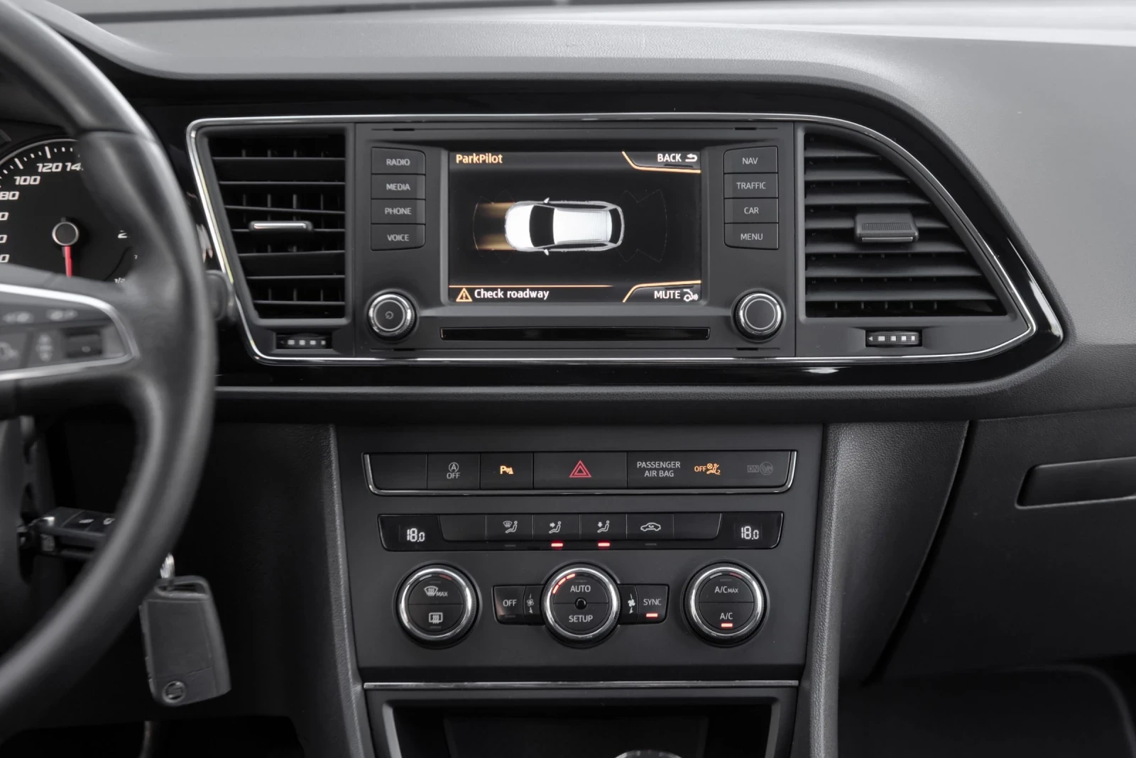 Seat Leon 1.6 TDI full LED, снимка 10 - Автомобили и джипове - 54372521