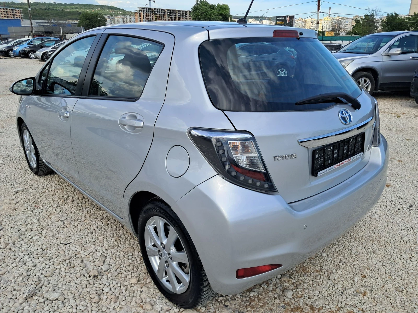 Toyota Yaris 1.5HYBRID, снимка 6 - Автомобили и джипове - 54615339