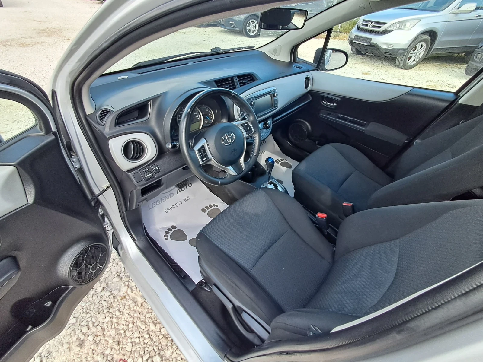 Toyota Yaris 1.5HYBRID, снимка 12 - Автомобили и джипове - 54615339