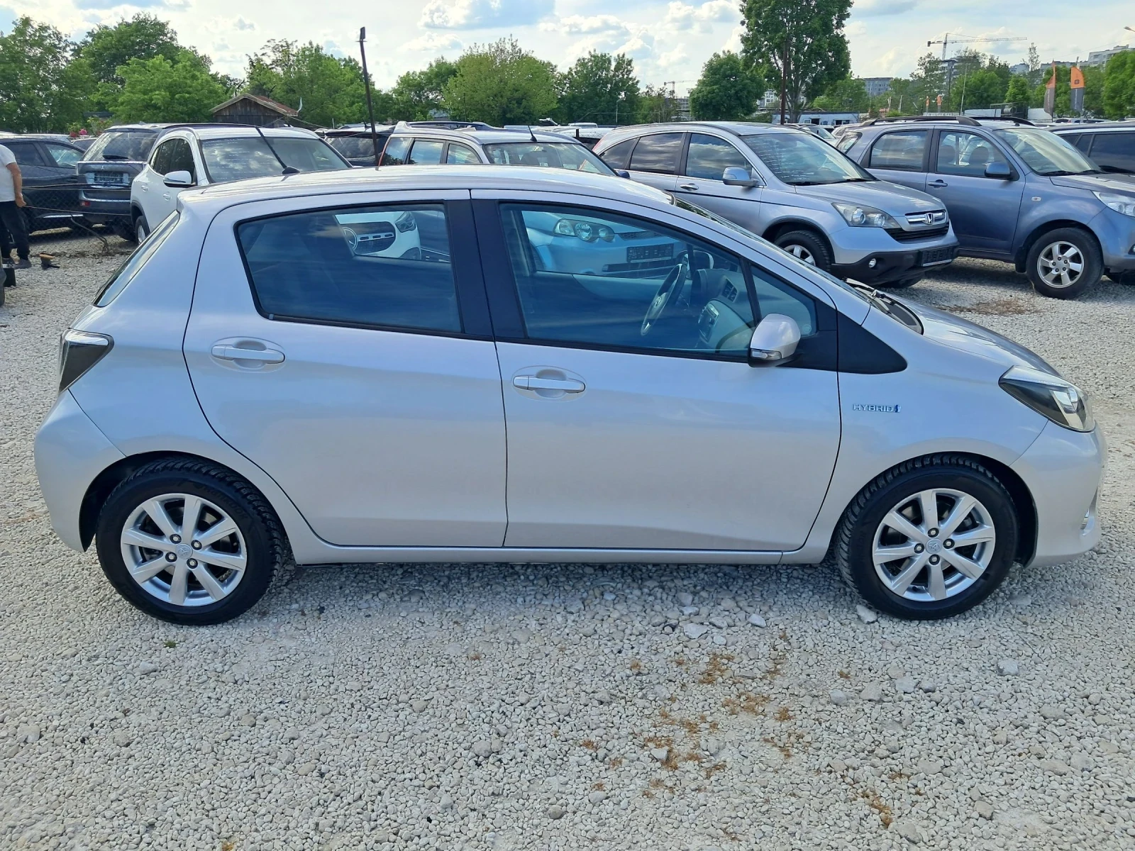 Toyota Yaris 1.5HYBRID, снимка 4 - Автомобили и джипове - 54615339
