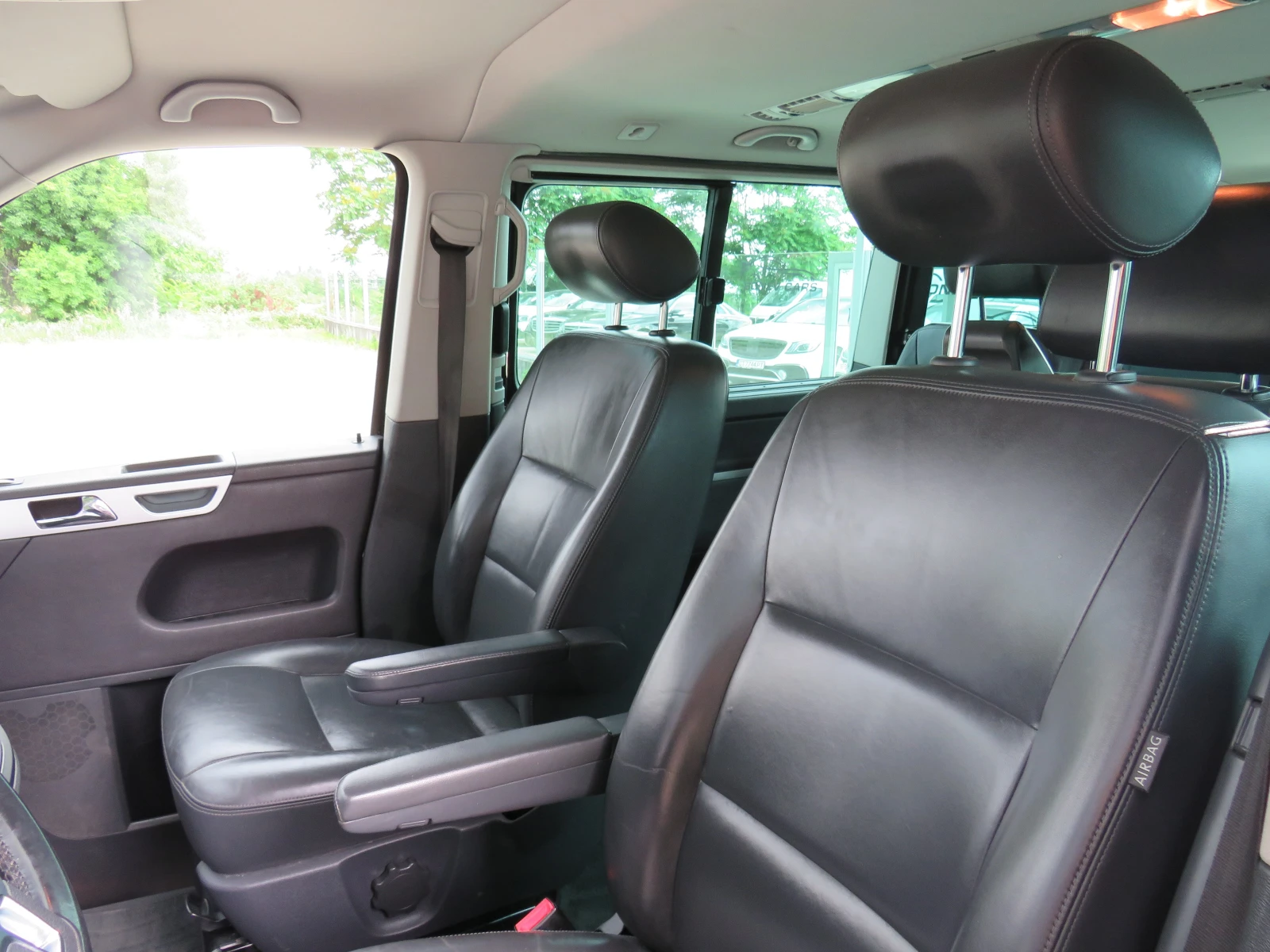 VW Multivan * 2.0TDI DSG 4X4 HIGHLINE LED 7-МЕСТЕН* , снимка 16 - Автомобили и джипове - 54977463