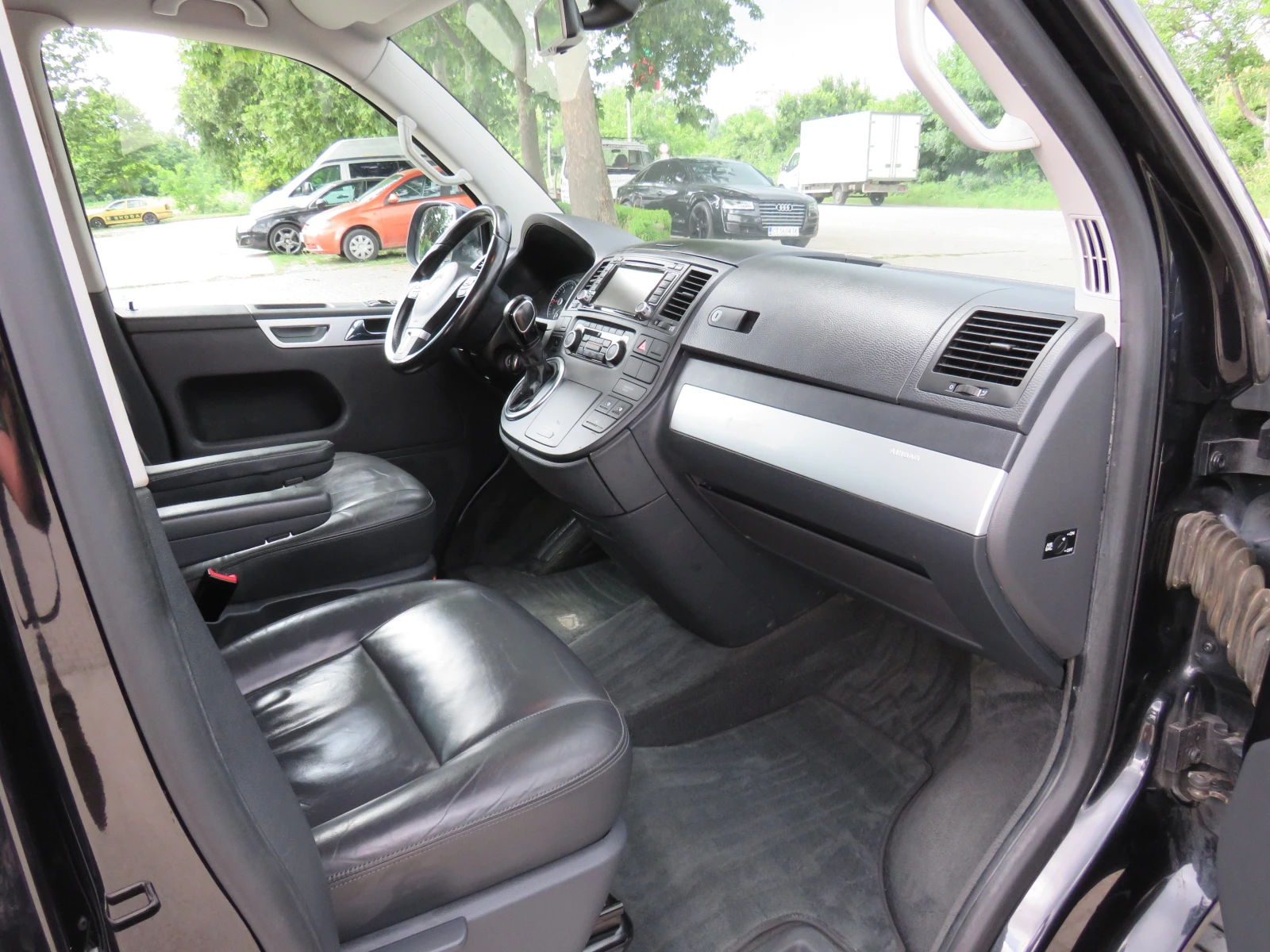 VW Multivan * 2.0TDI DSG 4X4 HIGHLINE LED 7-МЕСТЕН* , снимка 14 - Автомобили и джипове - 54977463