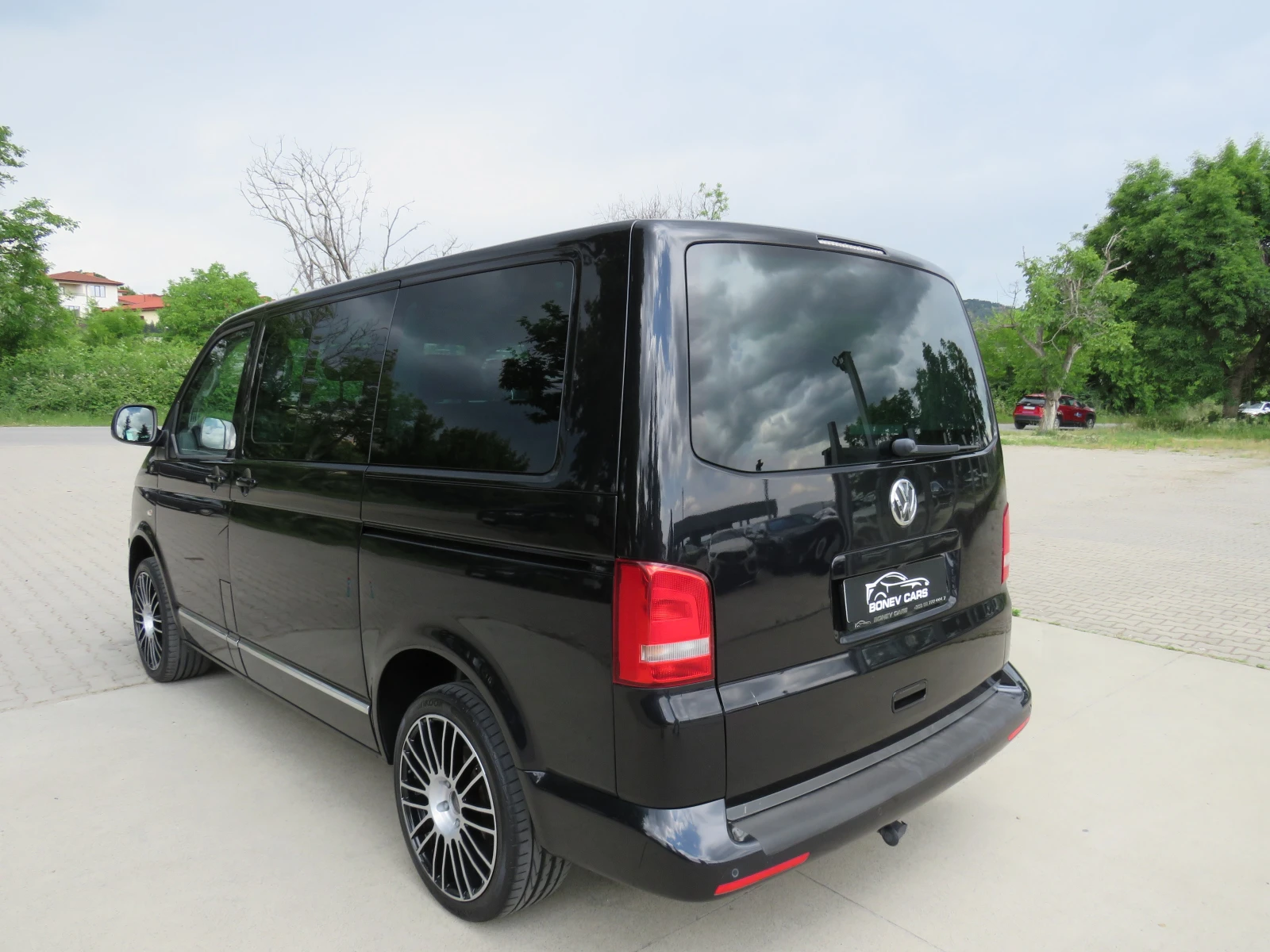 VW Multivan * 2.0TDI DSG 4X4 HIGHLINE LED 7-МЕСТЕН* , снимка 7 - Автомобили и джипове - 54977463