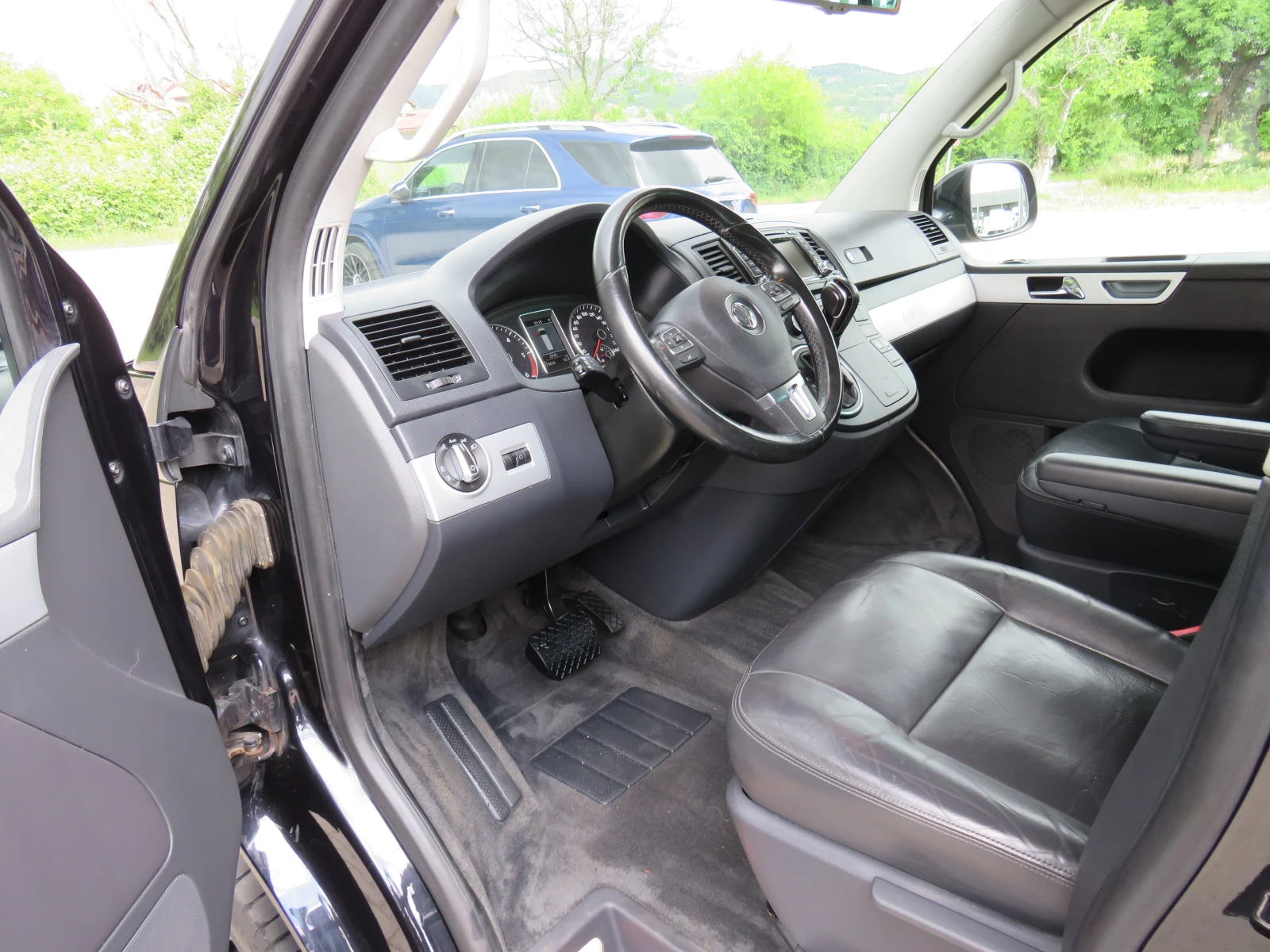 VW Multivan * 2.0TDI DSG 4X4 HIGHLINE LED 7-МЕСТЕН* , снимка 9 - Автомобили и джипове - 54977463