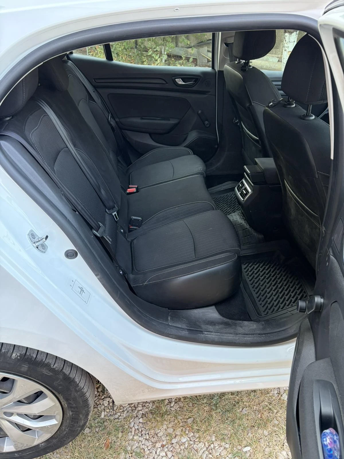 Renault Megane 1.5/95к/EURO6/ПЕРФЕКТНО СЪСТОЯНИЕ!, снимка 7 - Автомобили и джипове - 55892189