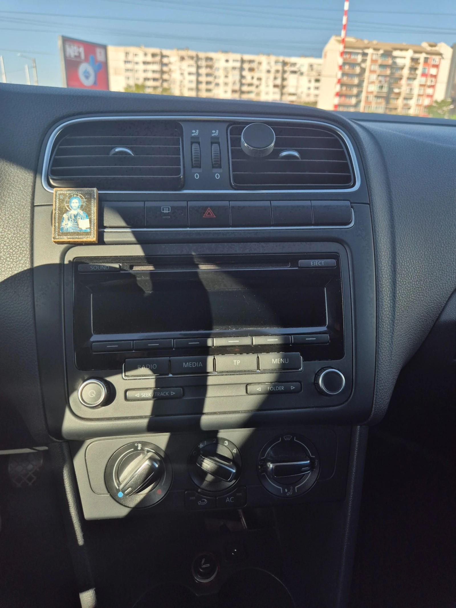 VW Polo 1.4, снимка 11 - Автомобили и джипове - 55997978