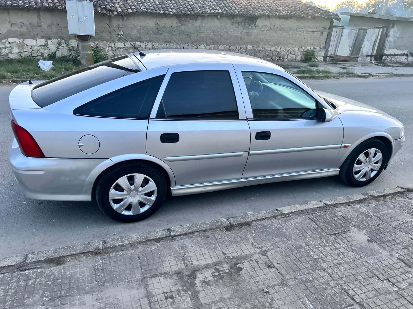 Opel Vectra 1.6 Бензин , снимка 8 - Автомобили и джипове - 56253905