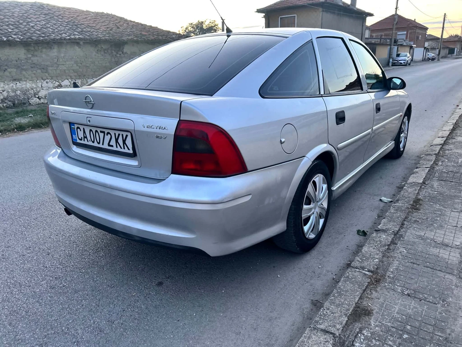 Opel Vectra 1.6 Бензин , снимка 7 - Автомобили и джипове - 56253905