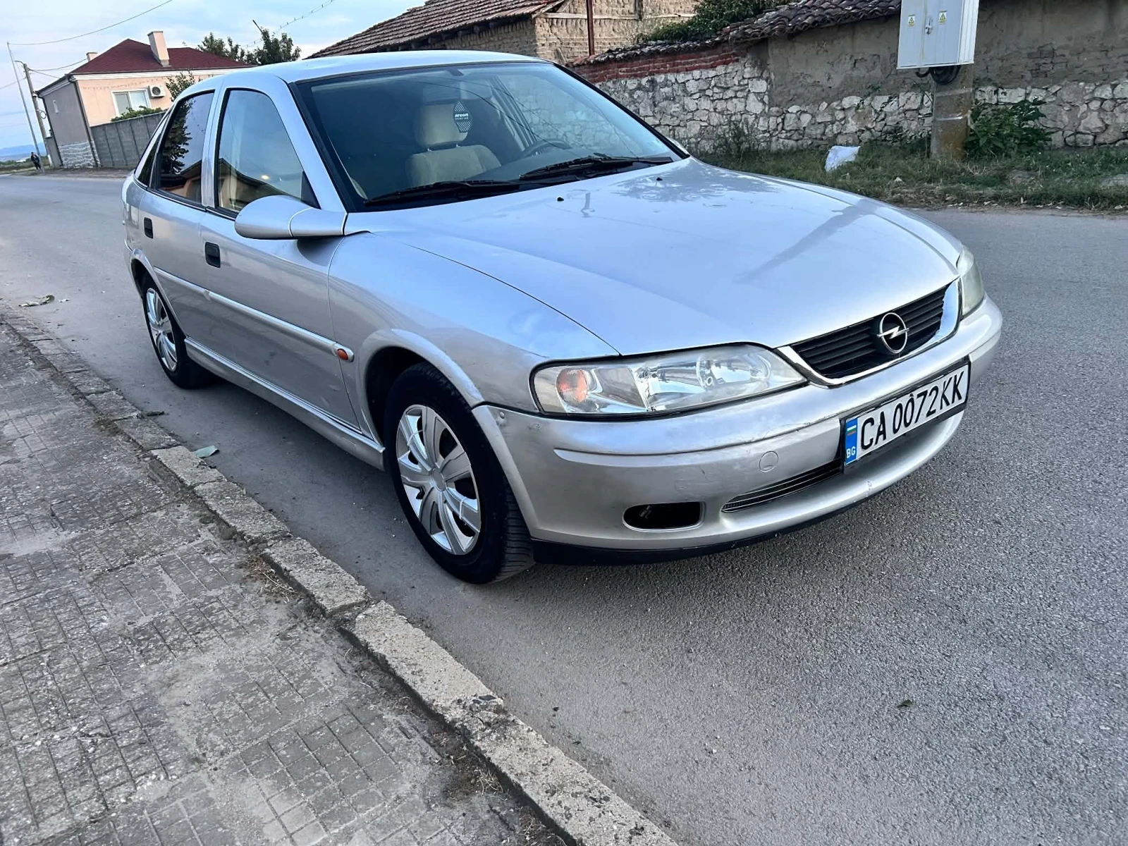 Opel Vectra 1.6 Бензин , снимка 2 - Автомобили и джипове - 56253905