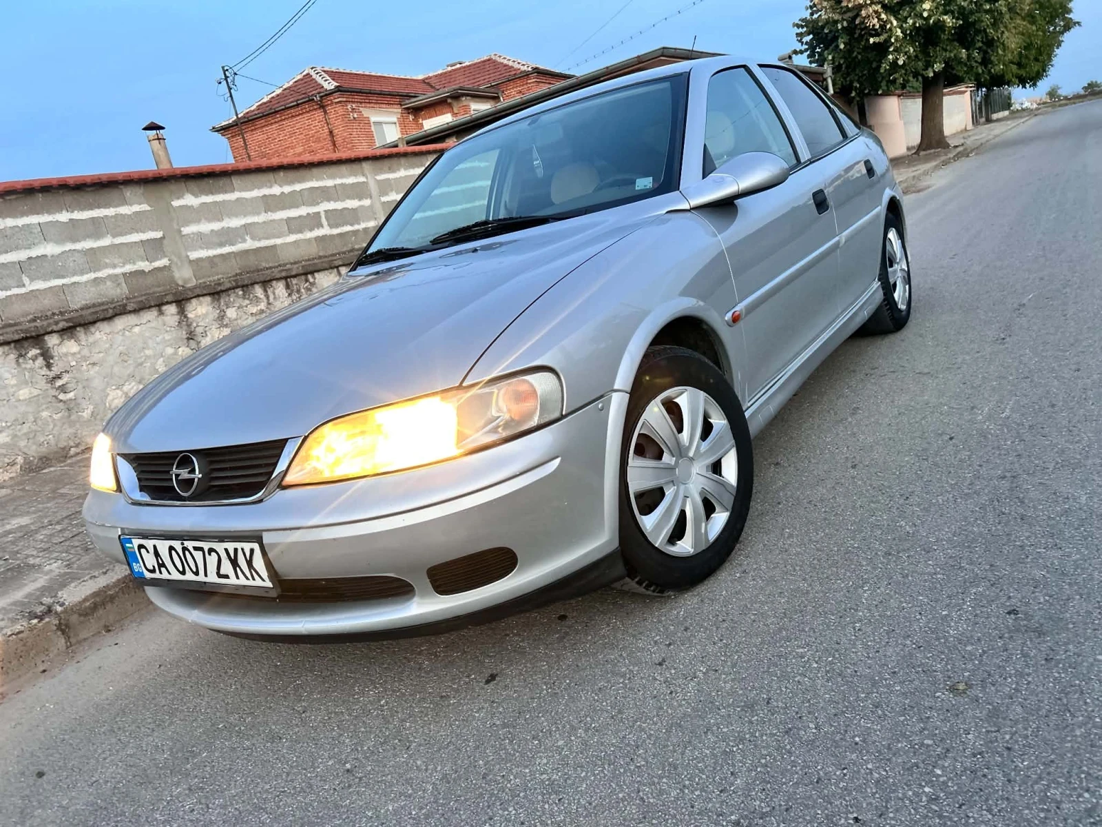 Opel Vectra 1.6 Бензин , снимка 13 - Автомобили и джипове - 56253905