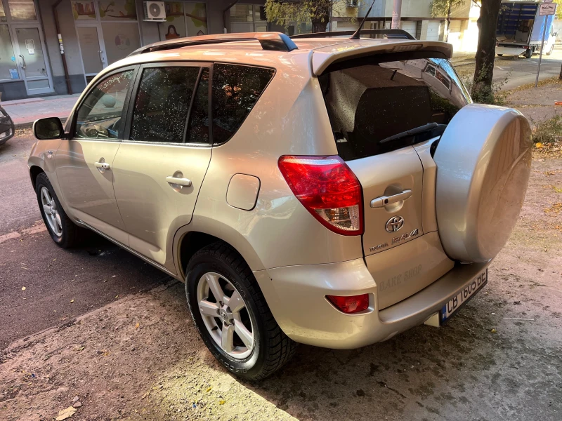 Toyota Rav4 2.2D4D Първи собственик, снимка 6 - Автомобили и джипове - 47891558