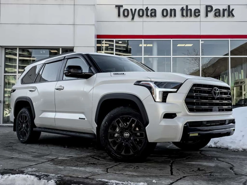 Toyota Sequoia * Limited 4WD | Leather | Sunroof | Alloys * 360, снимка 2 - Автомобили и джипове - 53535491