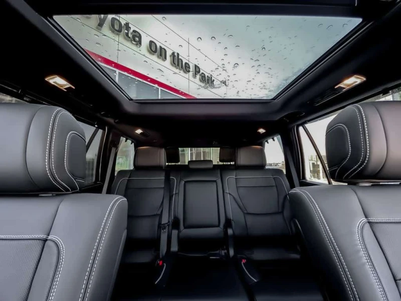 Toyota Sequoia * Limited 4WD | Leather | Sunroof | Alloys * 360, снимка 14 - Автомобили и джипове - 53535491