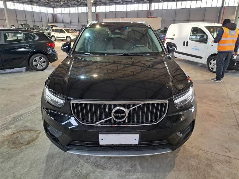 Volvo XC40, снимка 1 - Автомобили и джипове - 48927456