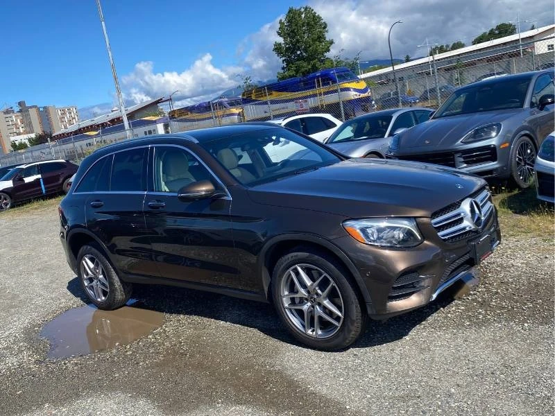 Mercedes-Benz GLC 300 * 4MATIC * PANO * 360 * CARFAX, снимка 3 - Автомобили и джипове - 55816552