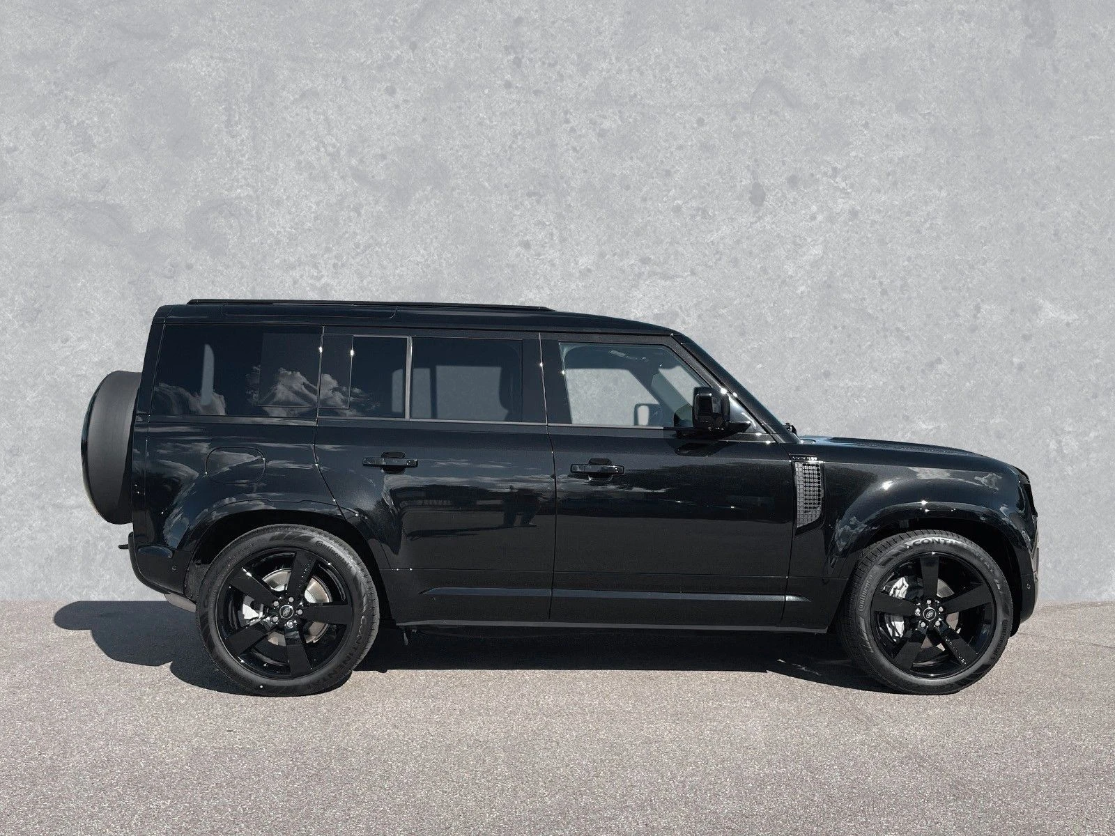 Land Rover Defender 110 D300 X-DYNAMIC HSE BLACK - изображение 5
