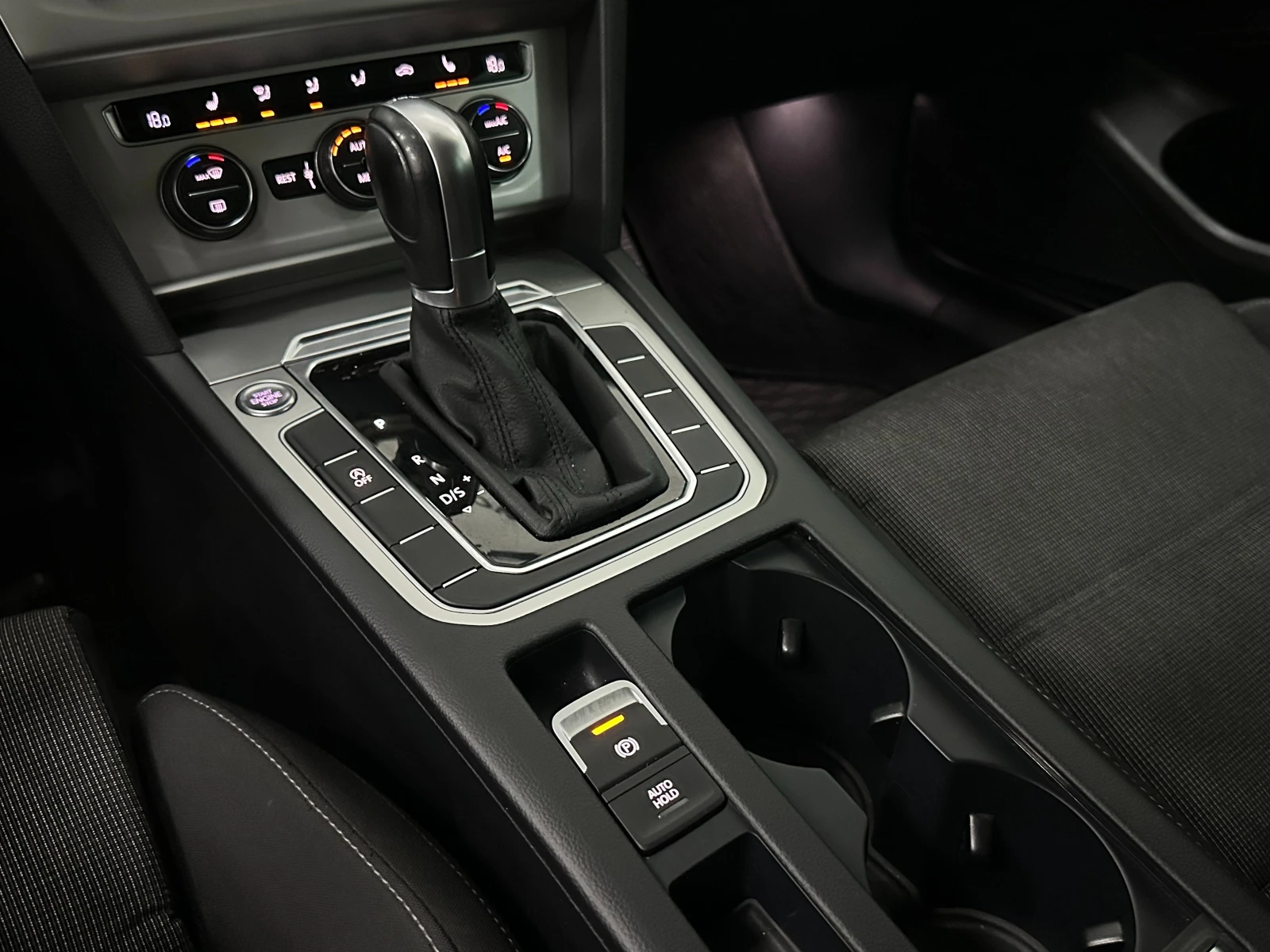 VW Passat САМОПАРКИРАНЕ* ПОДГРЕВ* МЪРТВИ ТОЧКИ, снимка 13 - Автомобили и джипове - 53145750