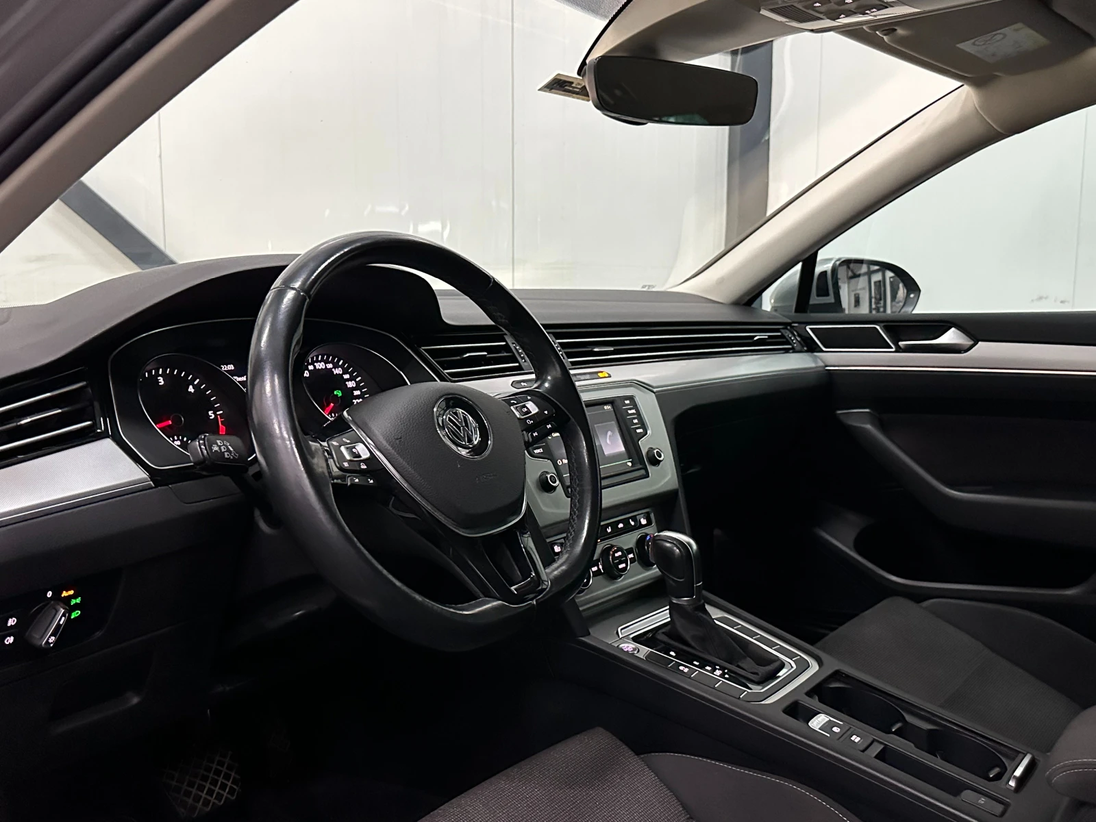 VW Passat САМОПАРКИРАНЕ* ПОДГРЕВ* МЪРТВИ ТОЧКИ, снимка 8 - Автомобили и джипове - 53145750