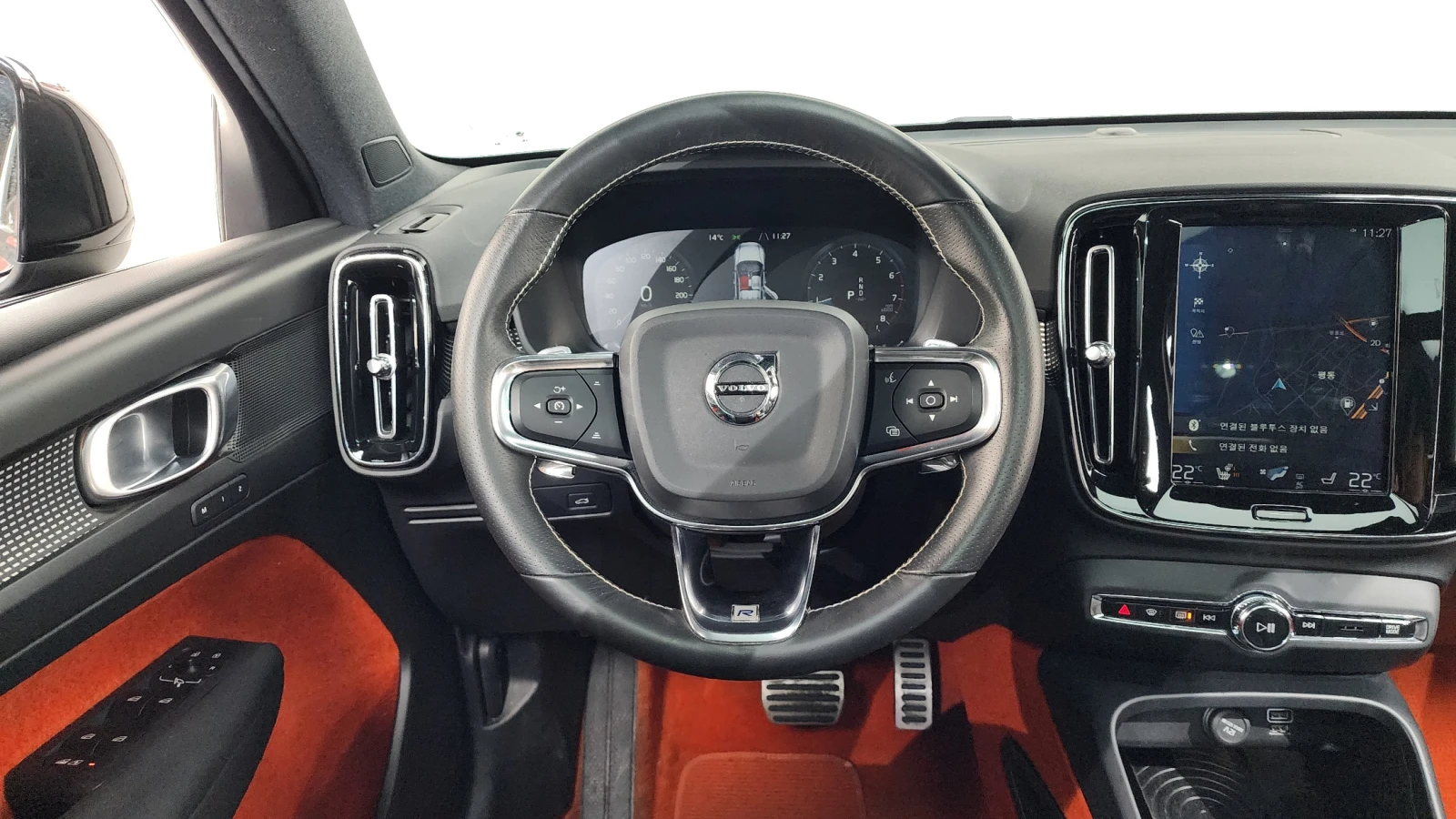 Volvo XC40 2018* R-DESIGN* DISTRONIK* DIGITAL* PANO* КРАЙНА Ц, снимка 5 - Автомобили и джипове - 55043030