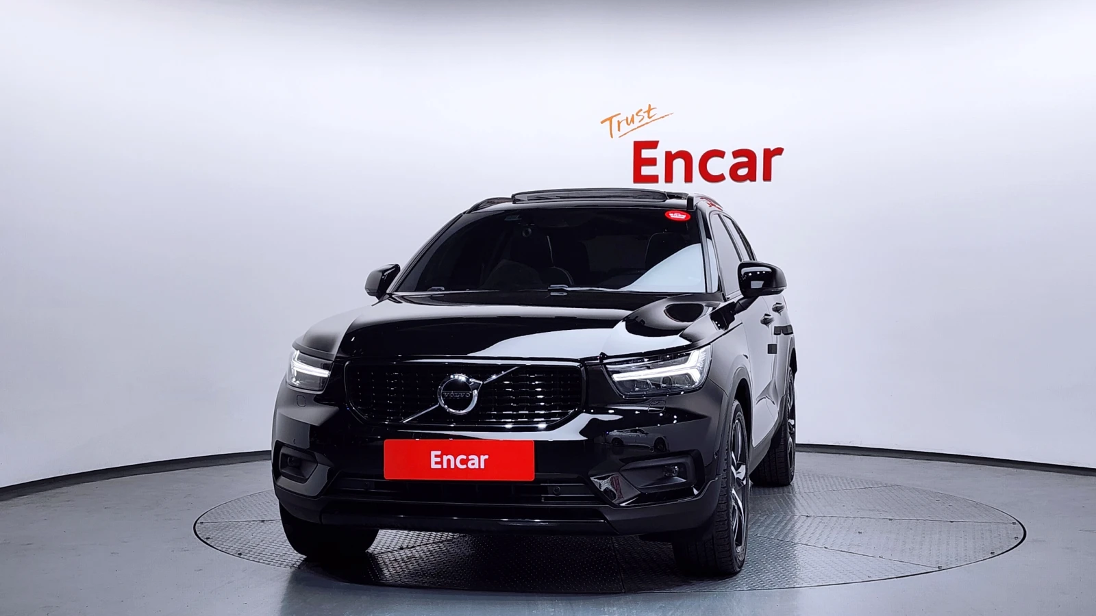 Volvo XC40 2018* R-DESIGN* DISTRONIK* DIGITAL* PANO* КРАЙНА Ц, снимка 2 - Автомобили и джипове - 55043030