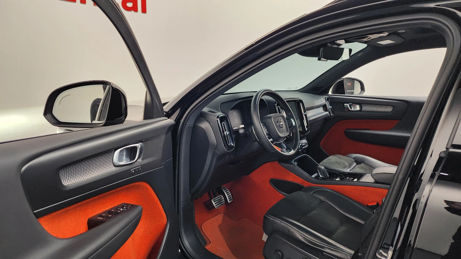 Volvo XC40 2018* R-DESIGN* DISTRONIK* DIGITAL* PANO* КРАЙНА Ц, снимка 8 - Автомобили и джипове - 55043030