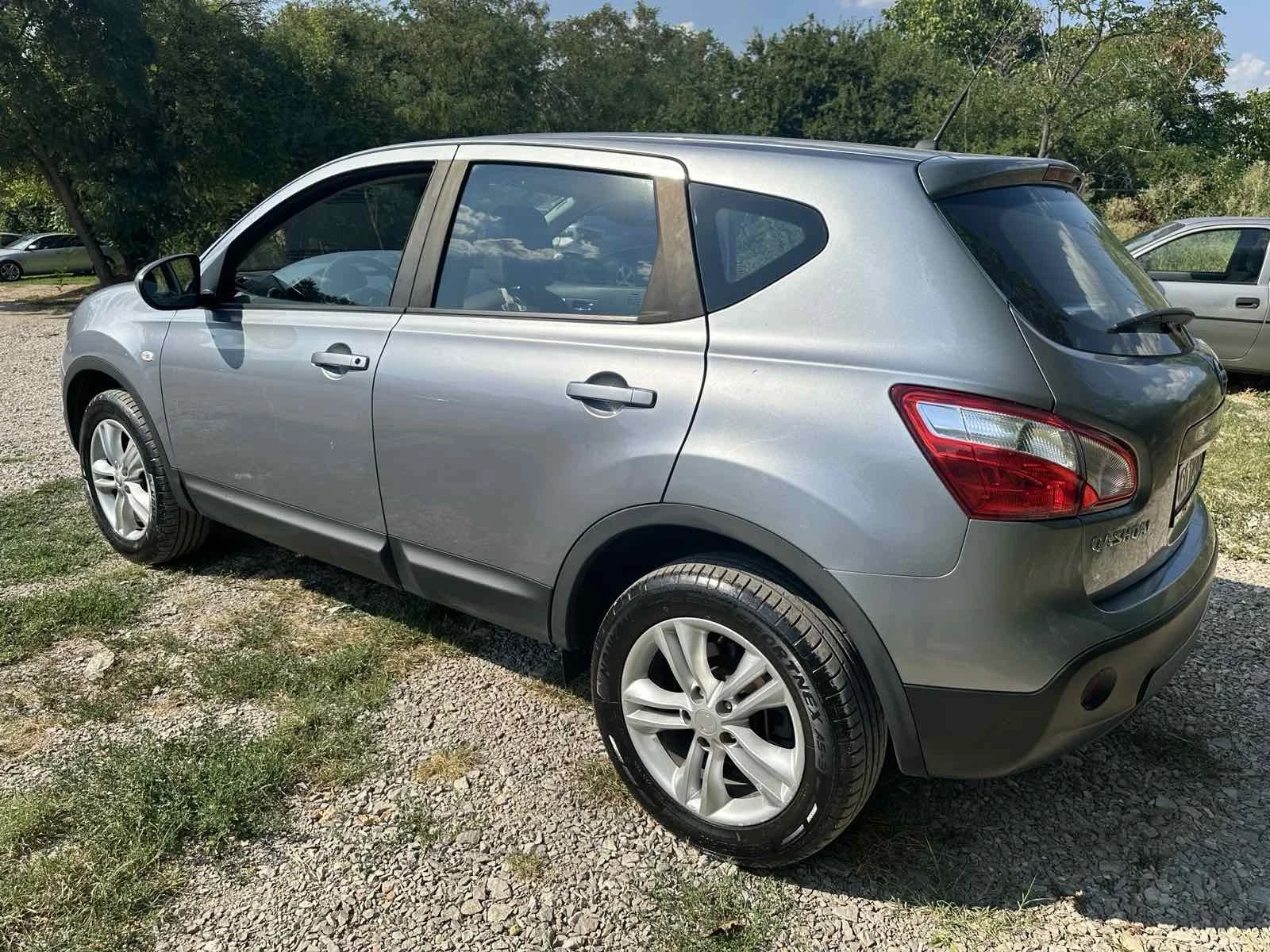 Nissan Qashqai 1.6, снимка 8 - Автомобили и джипове - 55588446