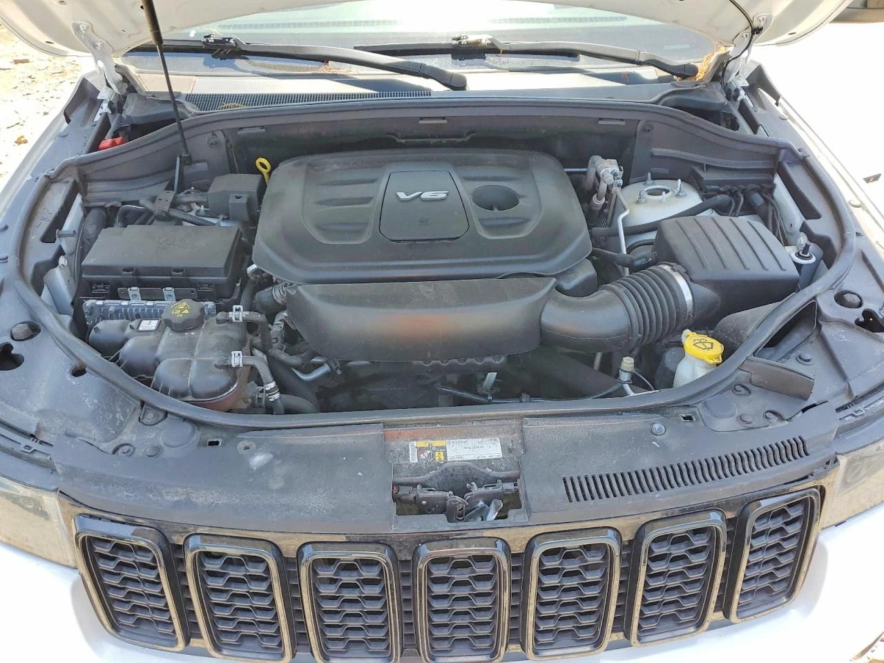 Jeep Grand cherokee 3.6l Laredo, снимка 12 - Автомобили и джипове - 55877785