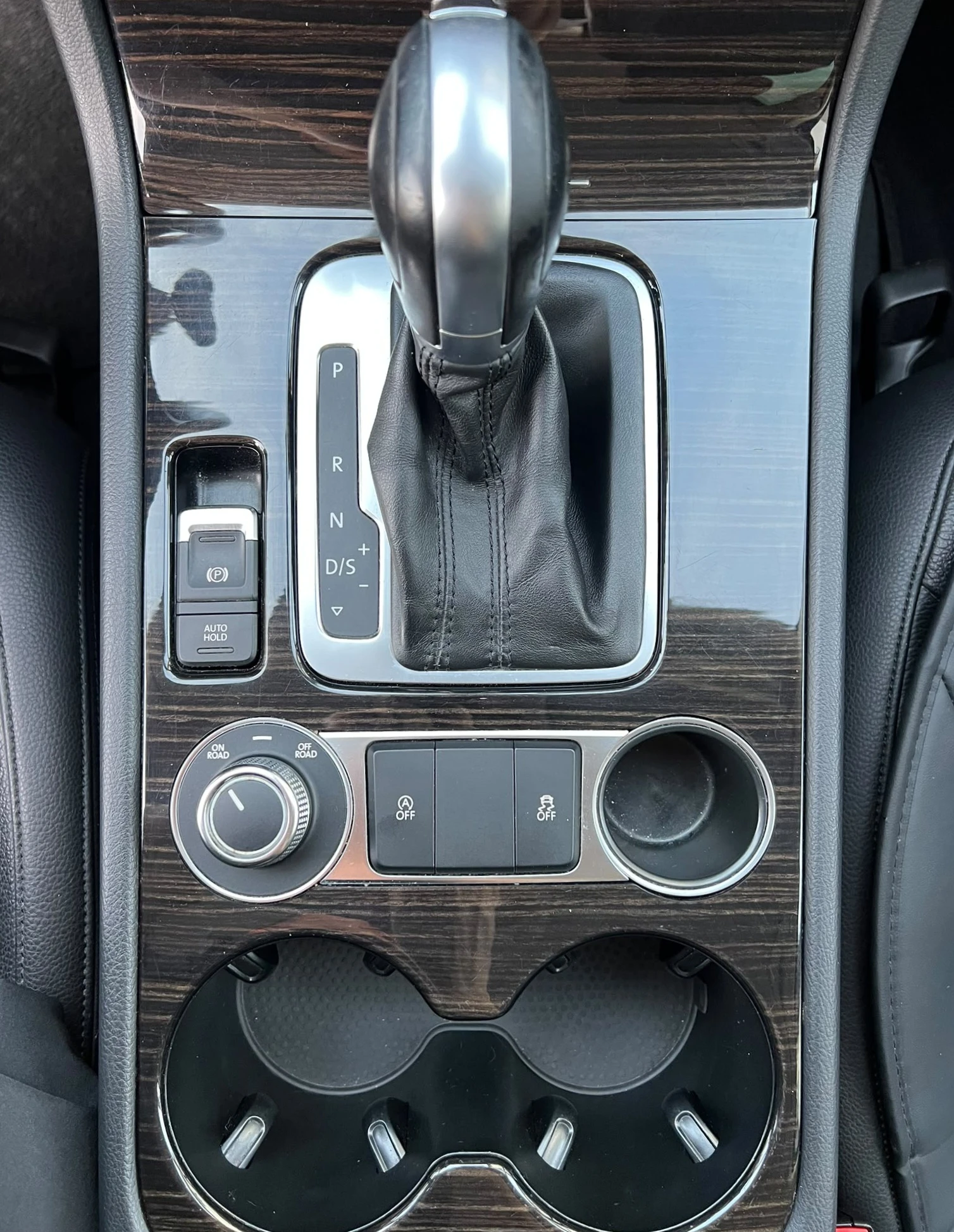 VW Touareg, снимка 14 - Автомобили и джипове - 56167964