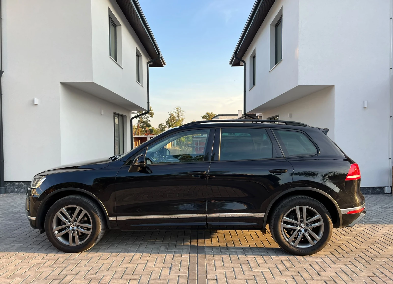 VW Touareg, снимка 2 - Автомобили и джипове - 56167964