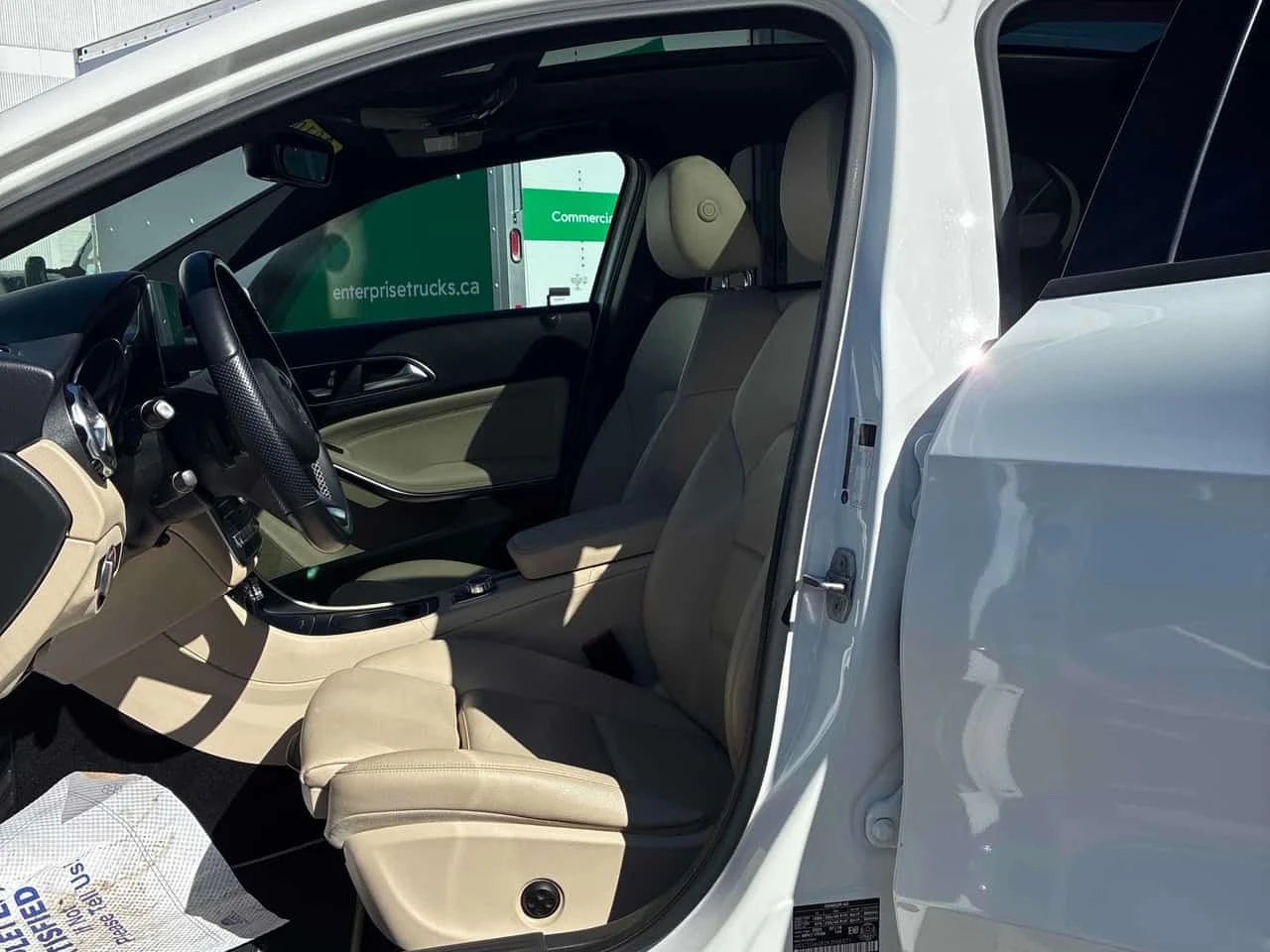 Mercedes-Benz GLA 250  * CARFAX * ОПЦИЯ ЗА ФИНАНСИРАНЕ, снимка 13 - Автомобили и джипове - 56208138
