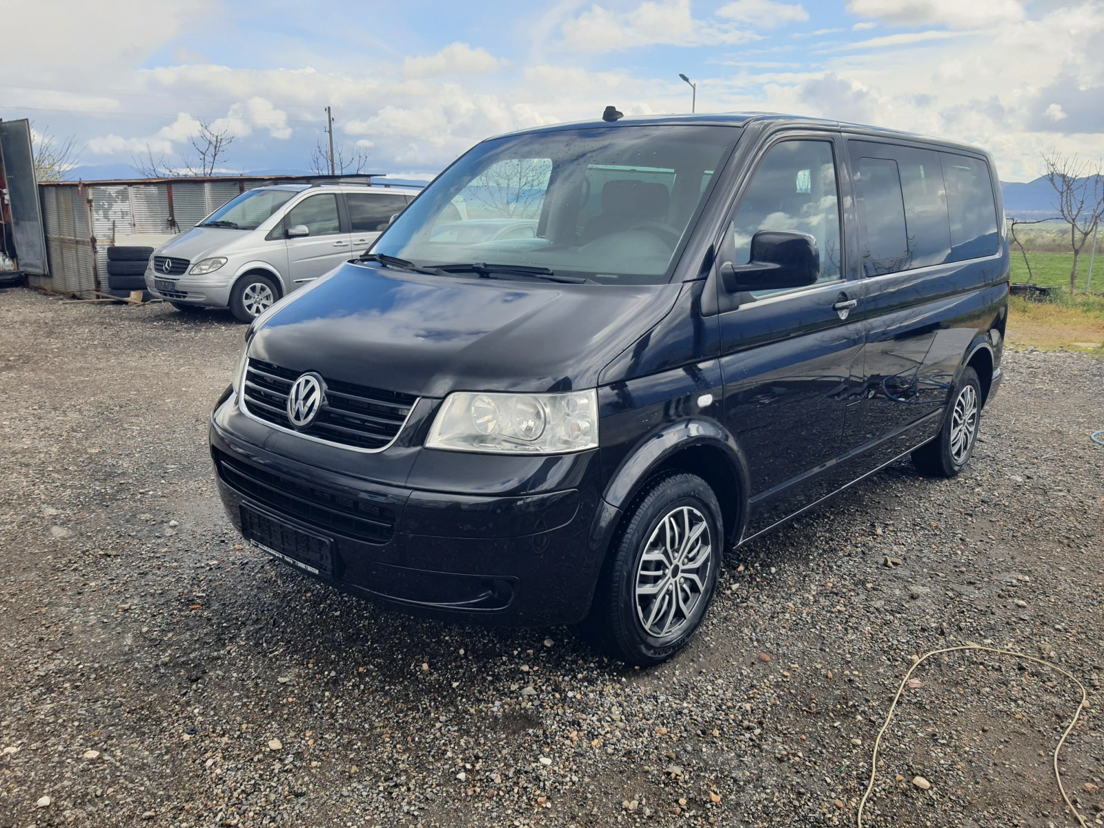 VW Multivan 1.9TDI-NAVI, снимка 2 - Бусове и автобуси - 54083154