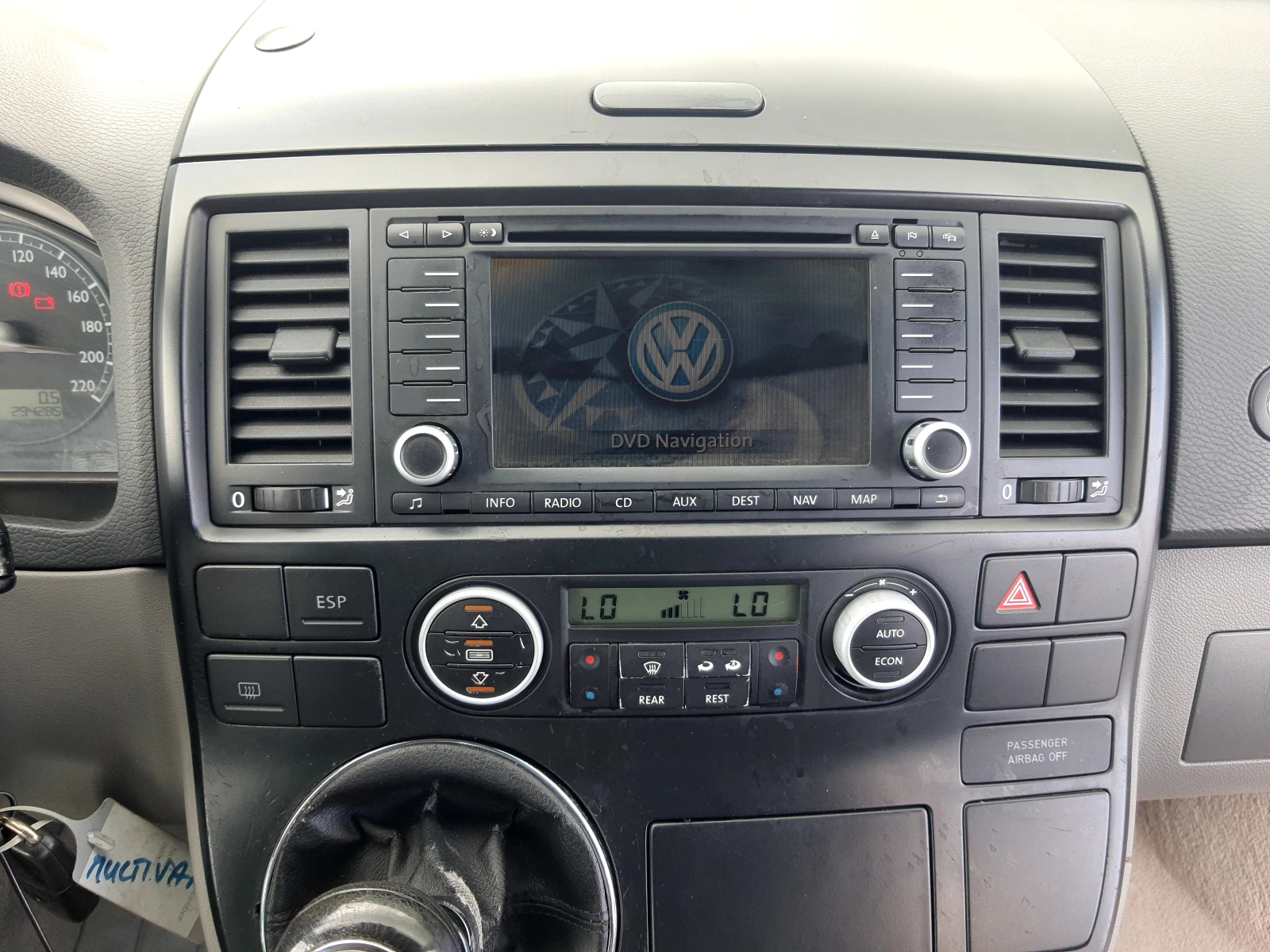 VW Multivan 1.9TDI-NAVI, снимка 12 - Бусове и автобуси - 54083154