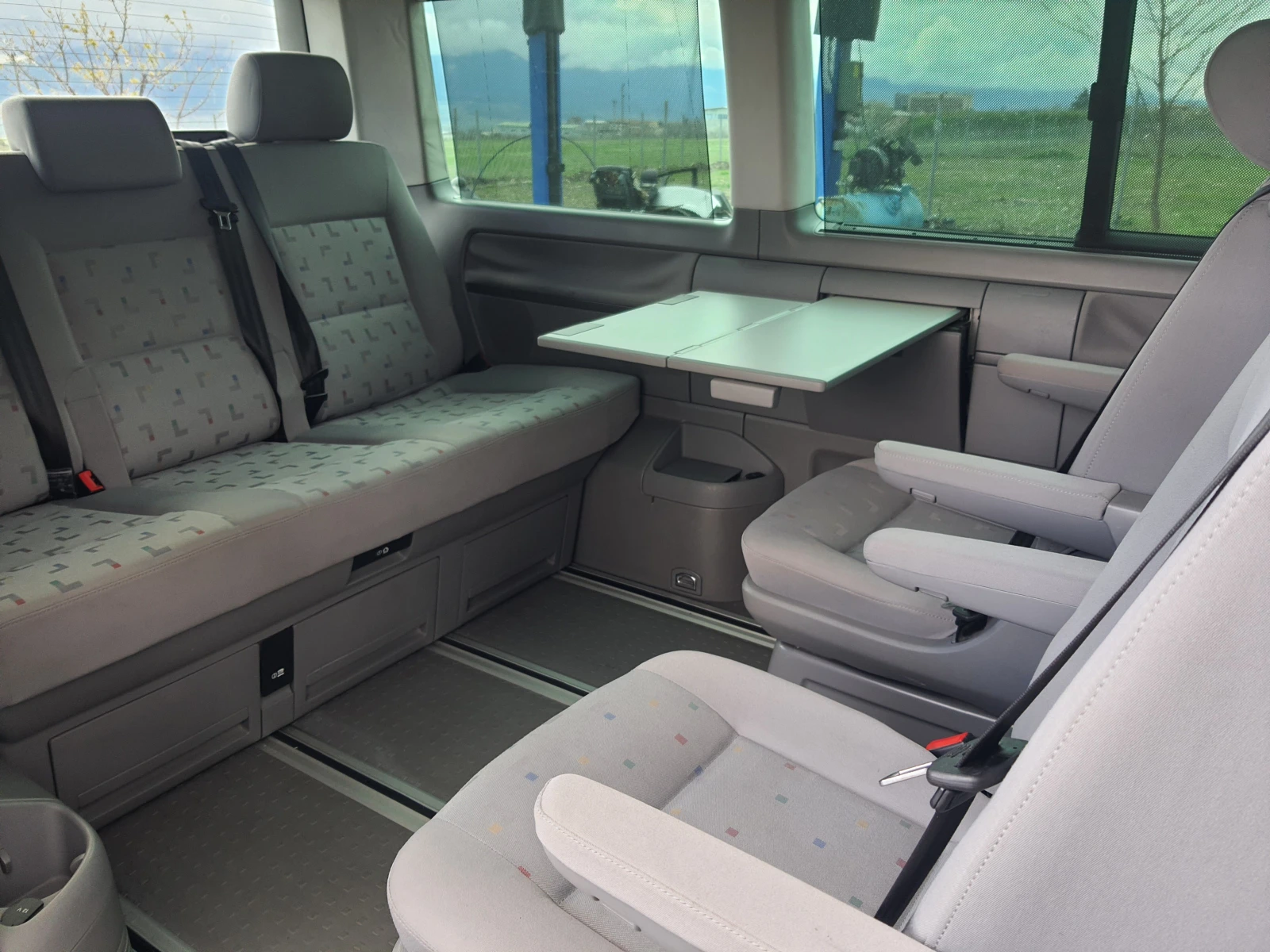 VW Multivan 1.9TDI-NAVI, снимка 13 - Бусове и автобуси - 54083154