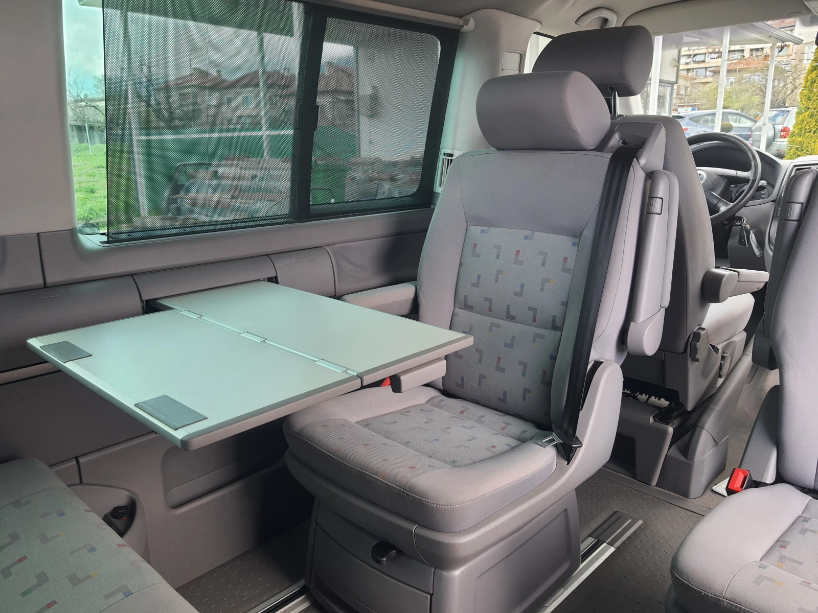 VW Multivan 1.9TDI-NAVI, снимка 14 - Бусове и автобуси - 54083154