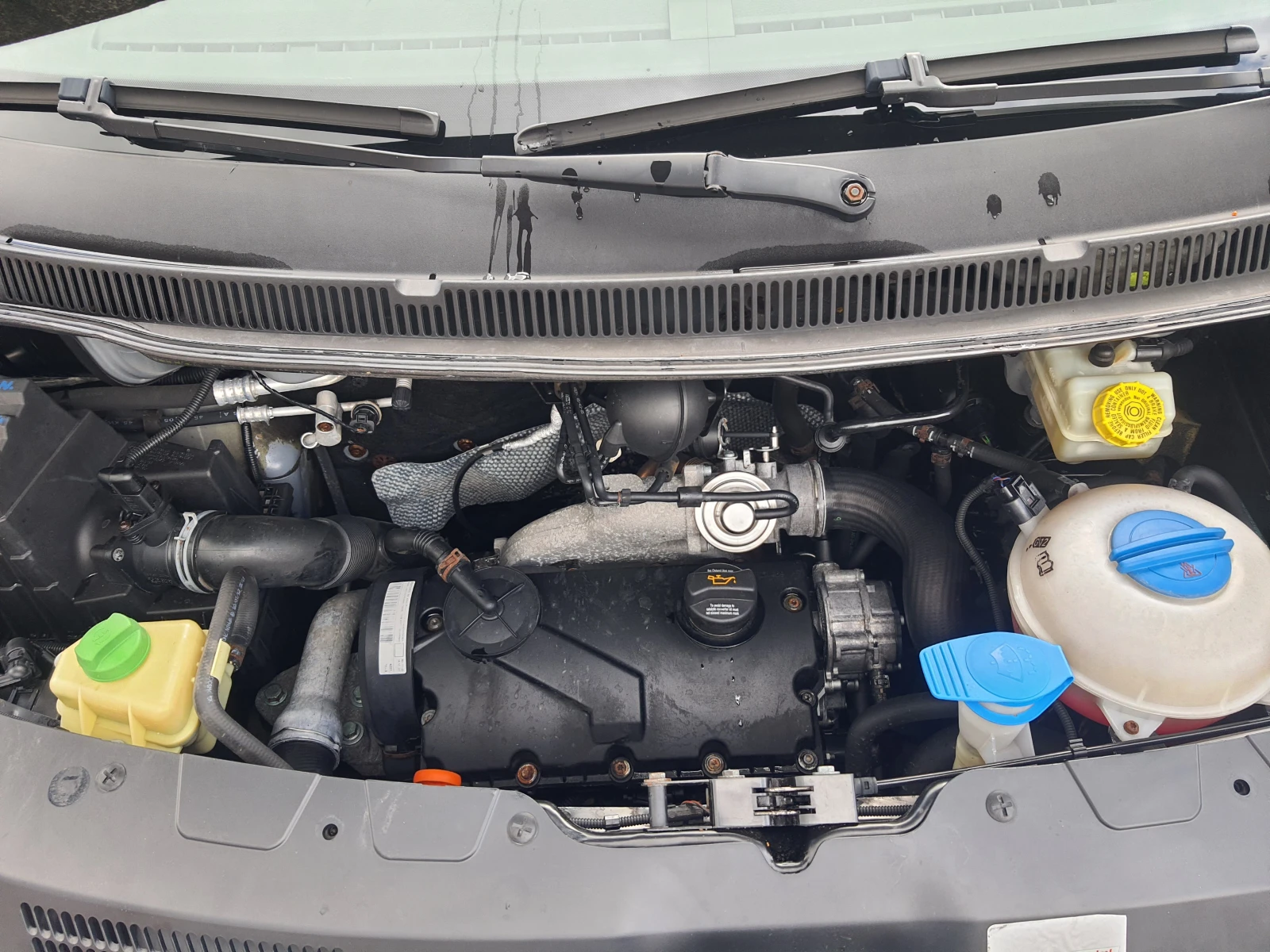 VW Multivan 1.9TDI-NAVI, снимка 16 - Бусове и автобуси - 54083154