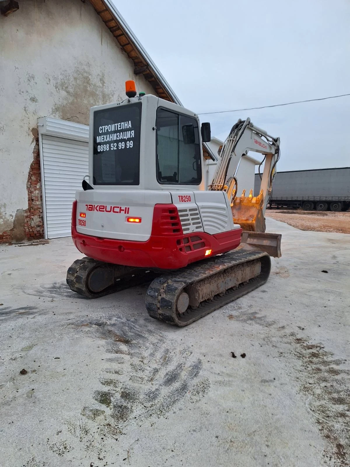 Багер Takeuchi TB 250 - изображение 3