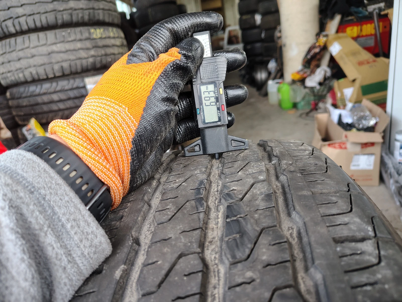 Гуми Всесезонни 235/65R16, снимка 3 - Гуми и джанти - 54085905