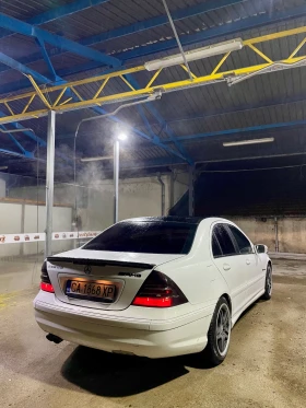 Mercedes-Benz C 32 AMG Газ, снимка 2