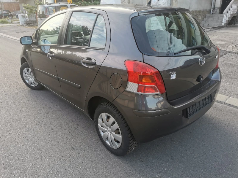 Toyota Yaris 1.0 benzin, feislift, снимка 6 - Автомобили и джипове - 46351967