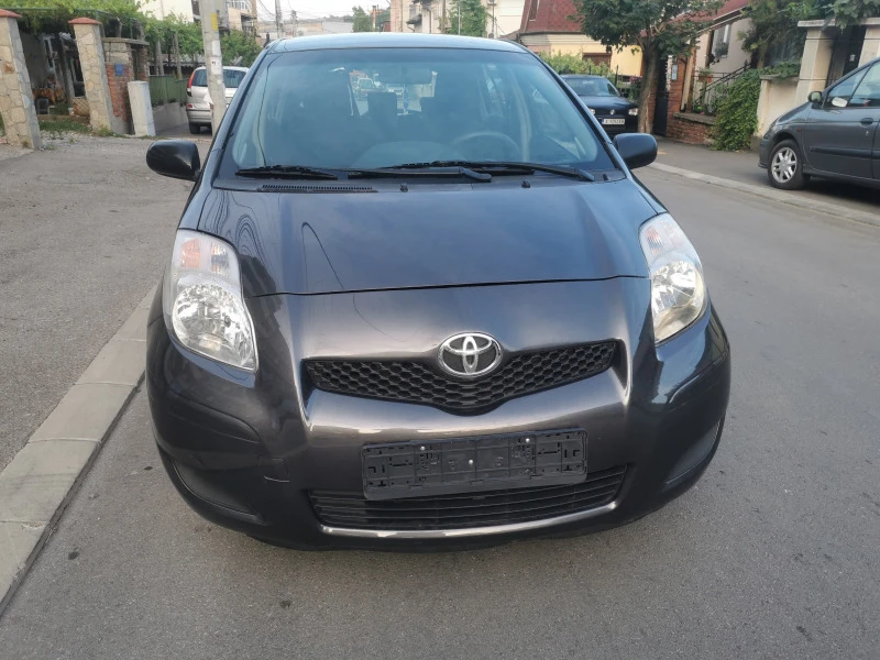 Toyota Yaris 1.0 benzin, feislift, снимка 1 - Автомобили и джипове - 46351967