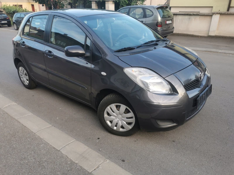 Toyota Yaris 1.0 benzin, feislift, снимка 3 - Автомобили и джипове - 46351967