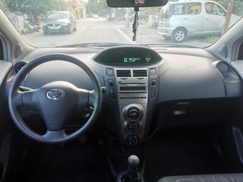 Toyota Yaris 1.0 benzin, feislift, снимка 11 - Автомобили и джипове - 46351967