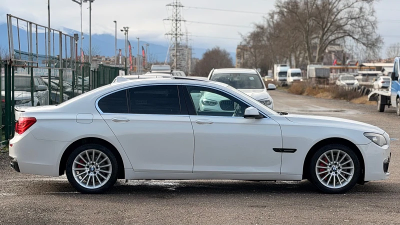 BMW 730 d= M-pack= Distronic= HUD= Keyless= Soft Close= , снимка 4 - Автомобили и джипове - 53267689