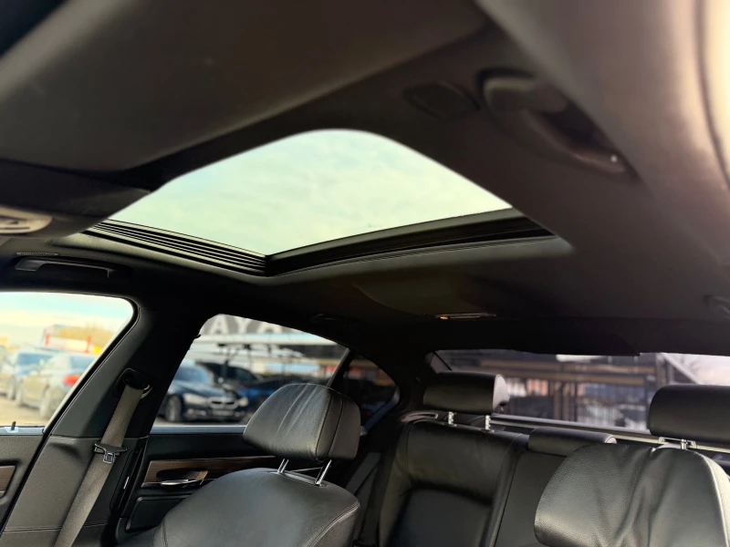 BMW 730 d= M-pack= Distronic= HUD= Keyless= Soft Close= , снимка 14 - Автомобили и джипове - 53267689