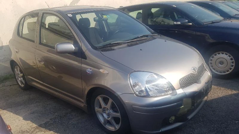 Toyota Yaris 1.5 VVTI, снимка 8 - Автомобили и джипове - 40839087