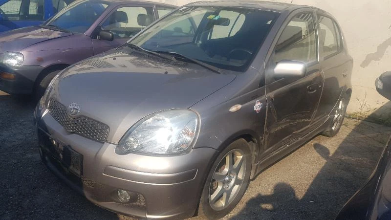 Toyota Yaris 1.5 VVTI, снимка 9 - Автомобили и джипове - 40839087