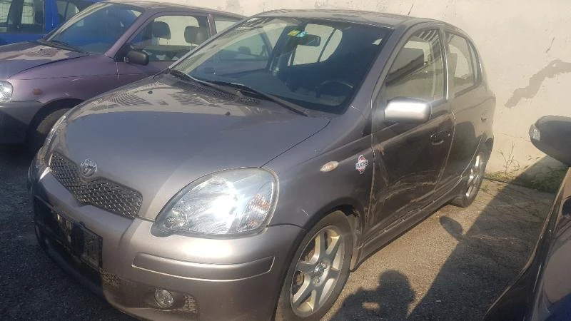 Toyota Yaris 1.5 VVTI, снимка 7 - Автомобили и джипове - 40839087