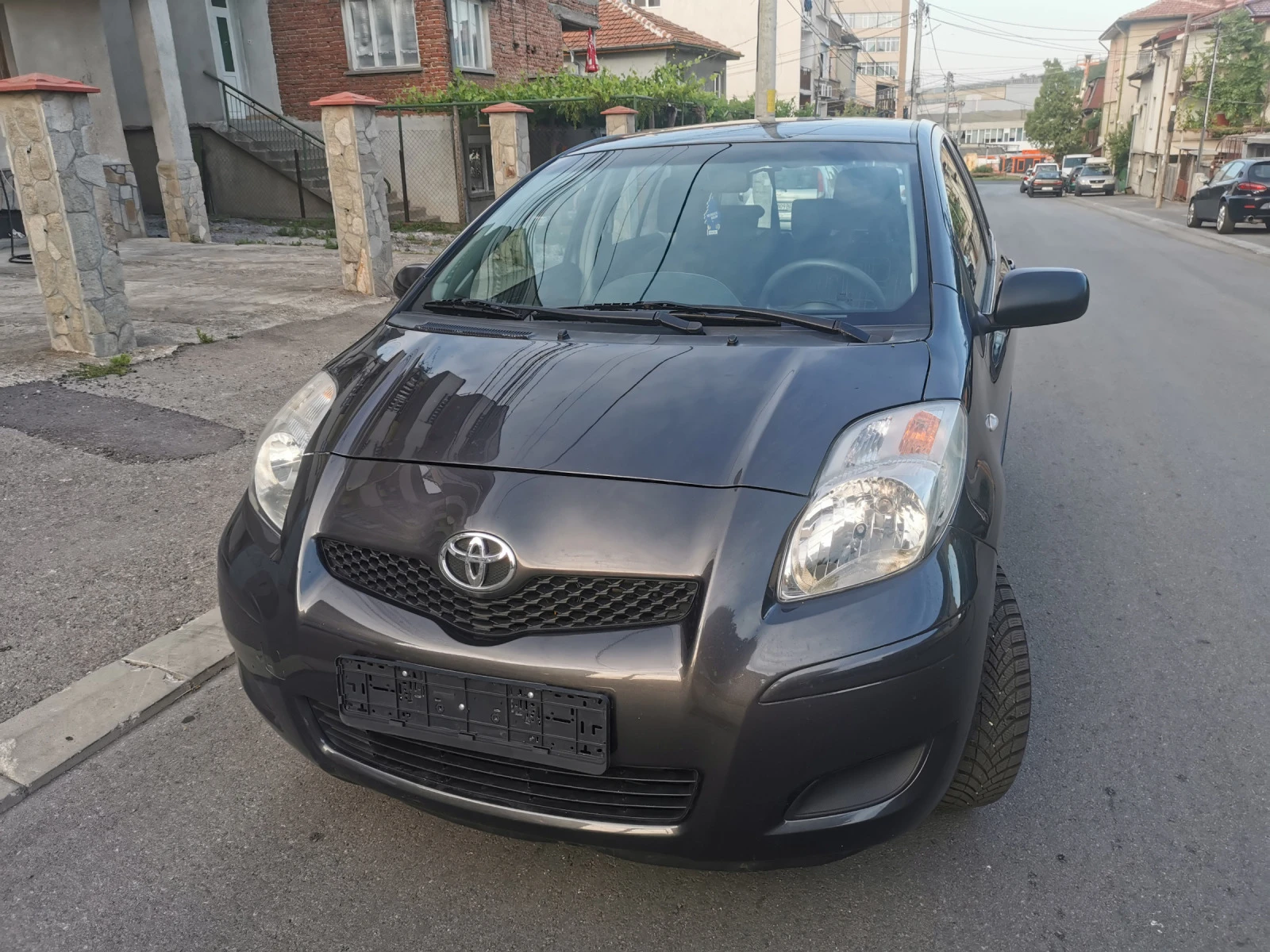 Toyota Yaris 1.0 benzin, feislift - изображение 2